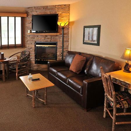 Boarders Inn & Suites By Cobblestone Hotels In Waukon Exteriör bild
