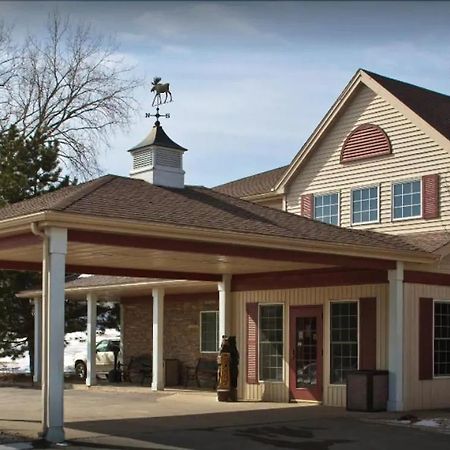 Boarders Inn & Suites By Cobblestone Hotels In Waukon Exteriör bild