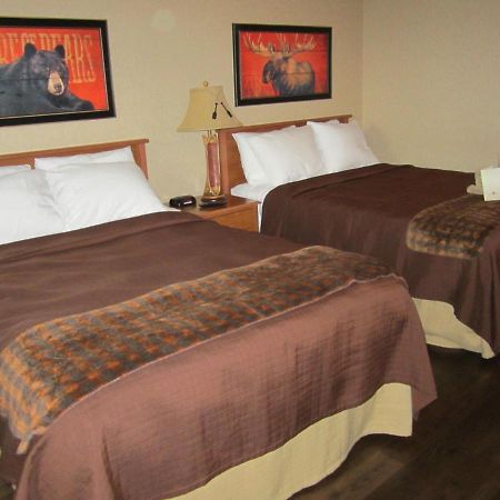 Boarders Inn & Suites By Cobblestone Hotels In Waukon Exteriör bild