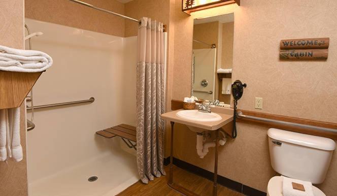 Boarders Inn & Suites By Cobblestone Hotels In Waukon Exteriör bild