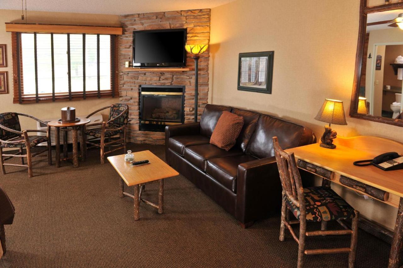 Boarders Inn & Suites By Cobblestone Hotels In Waukon Exteriör bild