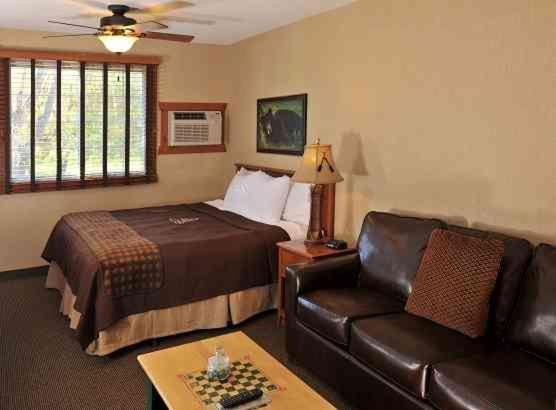 Boarders Inn & Suites By Cobblestone Hotels In Waukon Exteriör bild