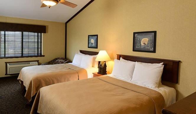 Boarders Inn & Suites By Cobblestone Hotels In Waukon Exteriör bild
