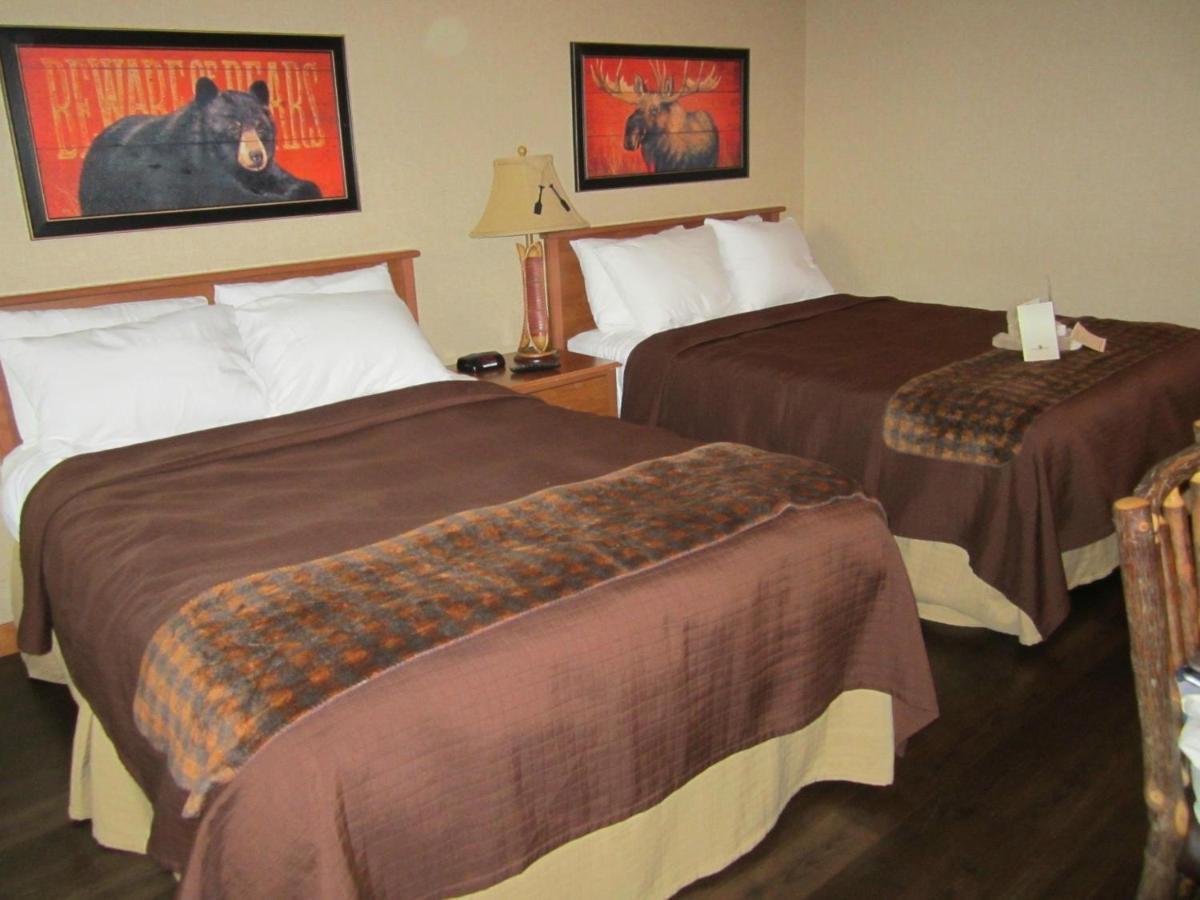Boarders Inn & Suites By Cobblestone Hotels In Waukon Exteriör bild