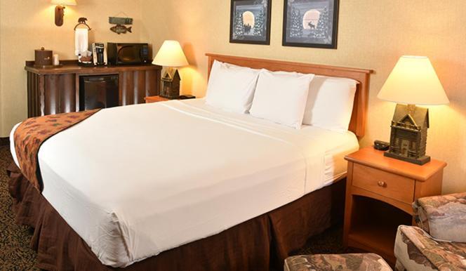 Boarders Inn & Suites By Cobblestone Hotels In Waukon Exteriör bild
